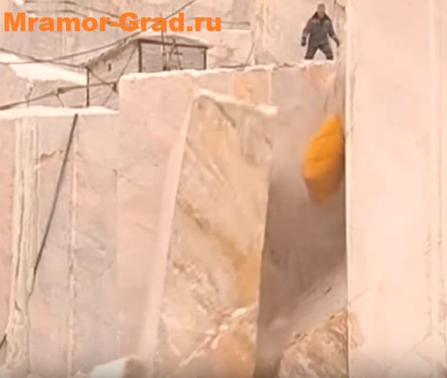 Как добывают мрамор в России видео  Смотрим интересное видео про карьер по добыче натурального камня 