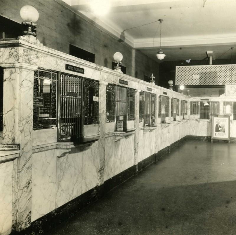 интерьер банка в 1940-х годах (США).
